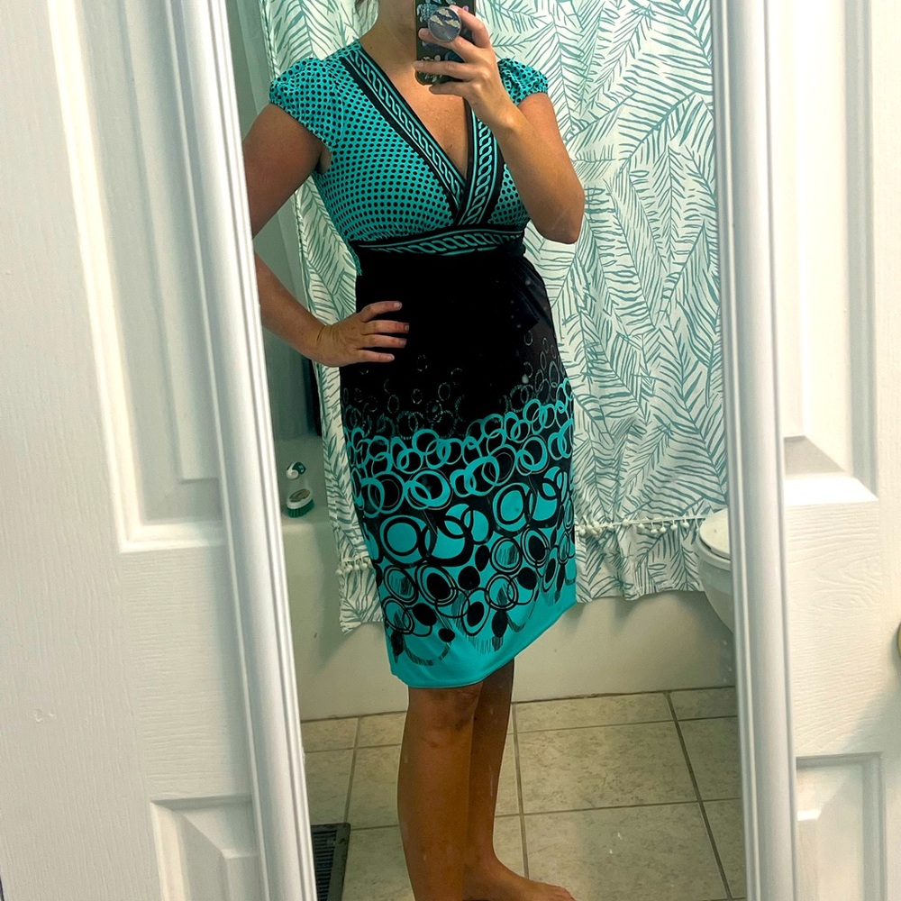 Cute dress with tie in the front, small